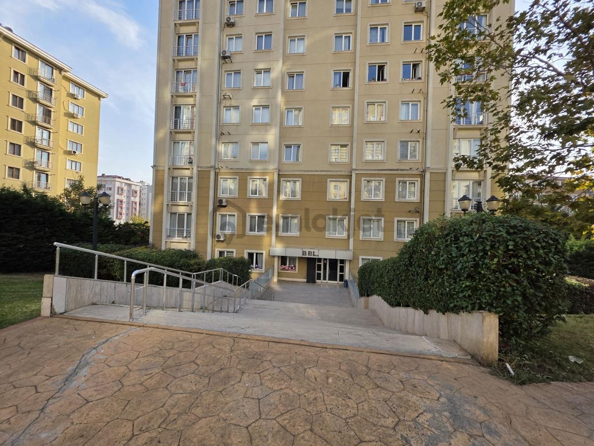 Şerifali Lavella 5 Sitesinde Ara Kat E.banyolu 3+1 Satılık Daire - 3