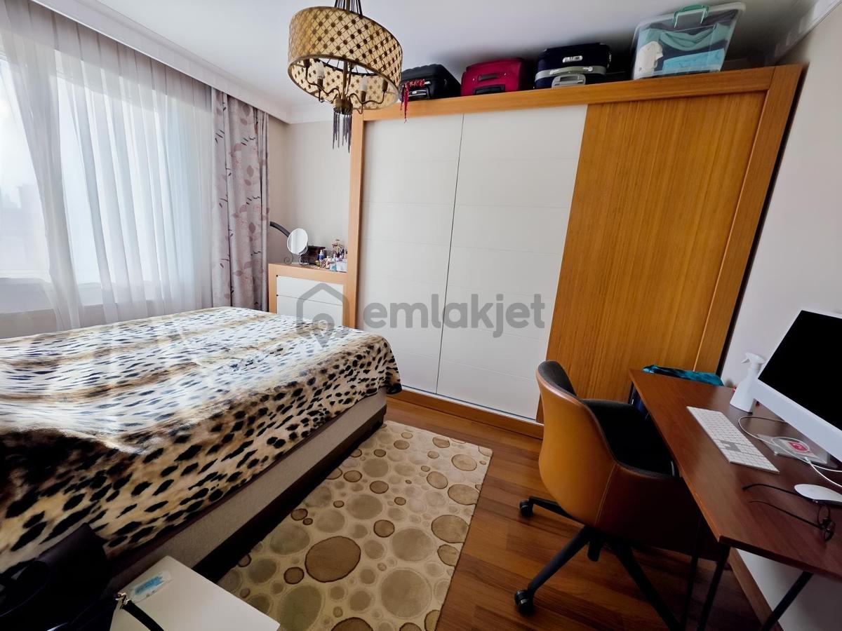 Şerifali Lavella 5 Sitesinde Ara Kat E.banyolu 3+1 Satılık Daire - 24