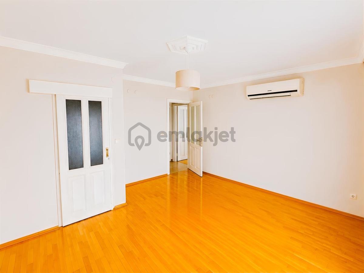 Karşıyaka Yalı Mah.'de 200 M2 Net, 4+1/ 3 Wc ,2 Banyo Balkonlu - 12