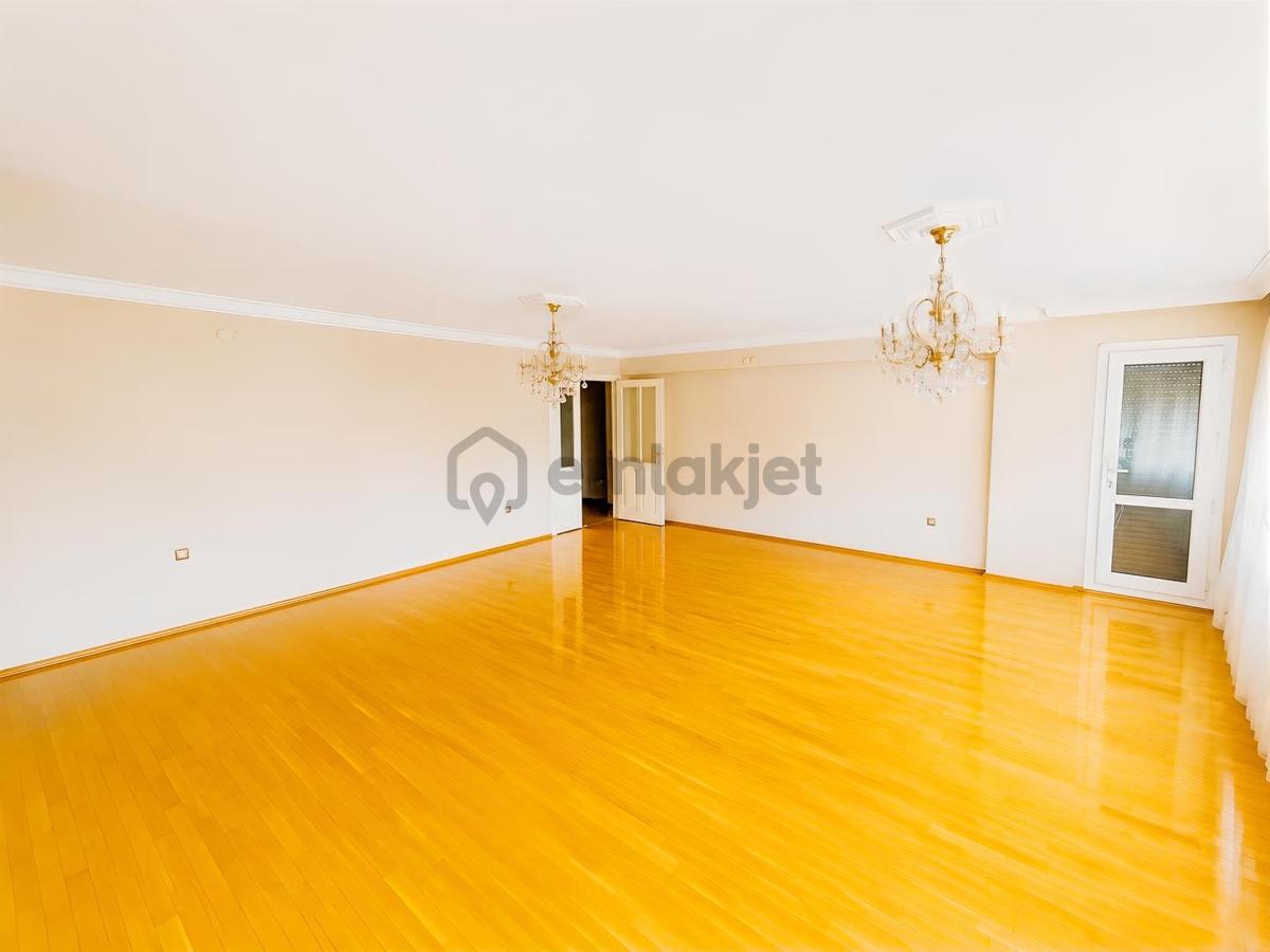Karşıyaka Yalı Mah.'de 200 M2 Net, 4+1/ 3 Wc ,2 Banyo Balkonlu - 4