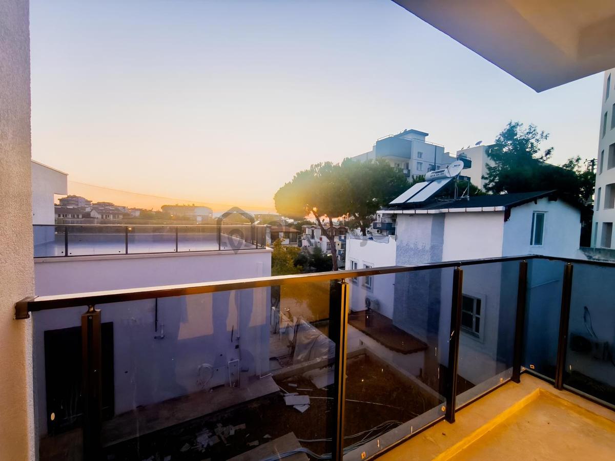 Kuşadası'nda Satılık 1+1 Daire(müstakil Kullanım-denize 200 M.) - 26