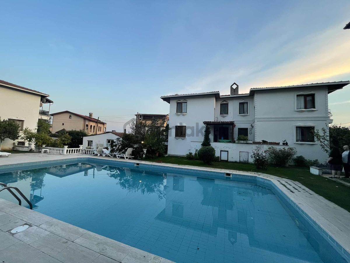 Bayramoğlu Kiralık Site İçi Havuzlu Eşyalı Vila 5+1 - 20
