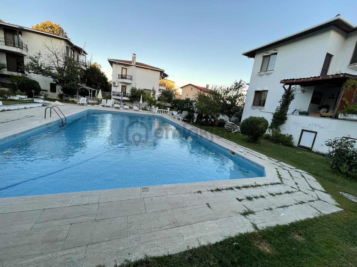 Bayramoğlu Kiralık Site İçi Havuzlu Eşyalı Vila 5+1 - 2