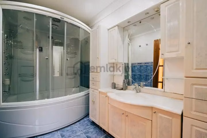 Sarıyerde Kesintisiz Boğaz Manzaralı 4+2 Müştemilatlı Villa - 16