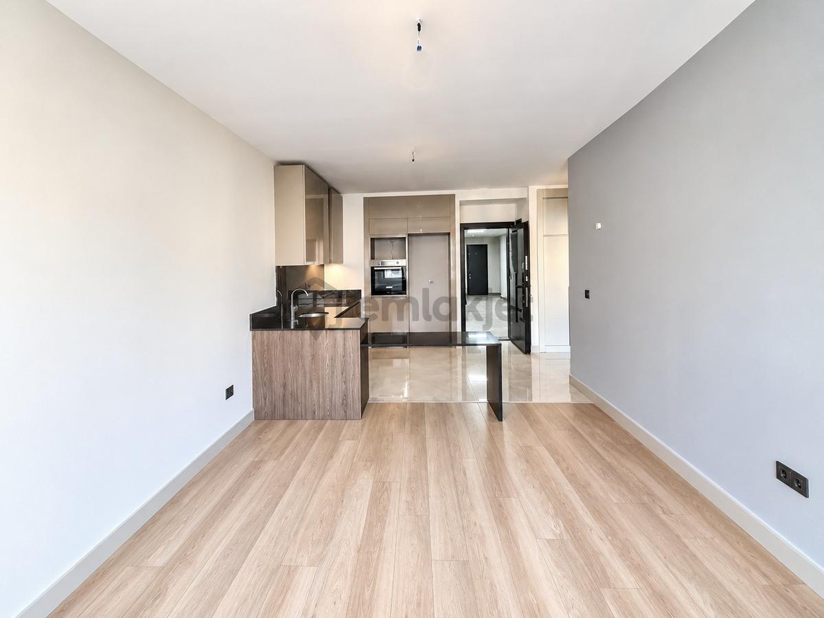 Referans Ankara'da Kiralık 10.kat Eşyasız 1+1 Daire /marka
