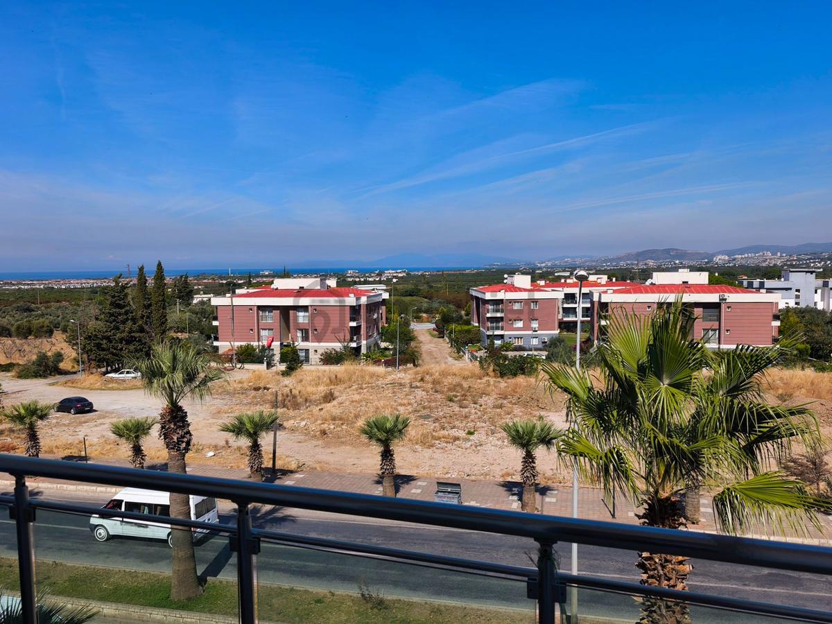 Kuşadası Davutlar’da Satılık Cadde Cepheli 1+1 Daire... - 2