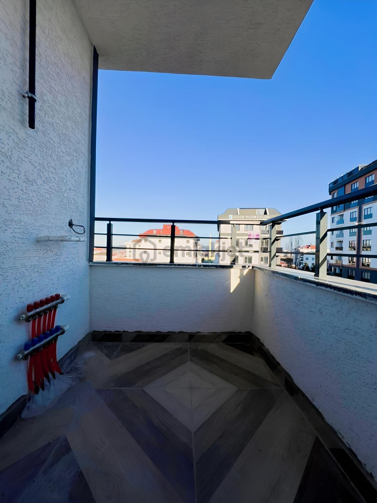 Antalya Caddesi'nde Cadde Cepheli! Oturuma Hazır Ebeveynli 2+1 - 5