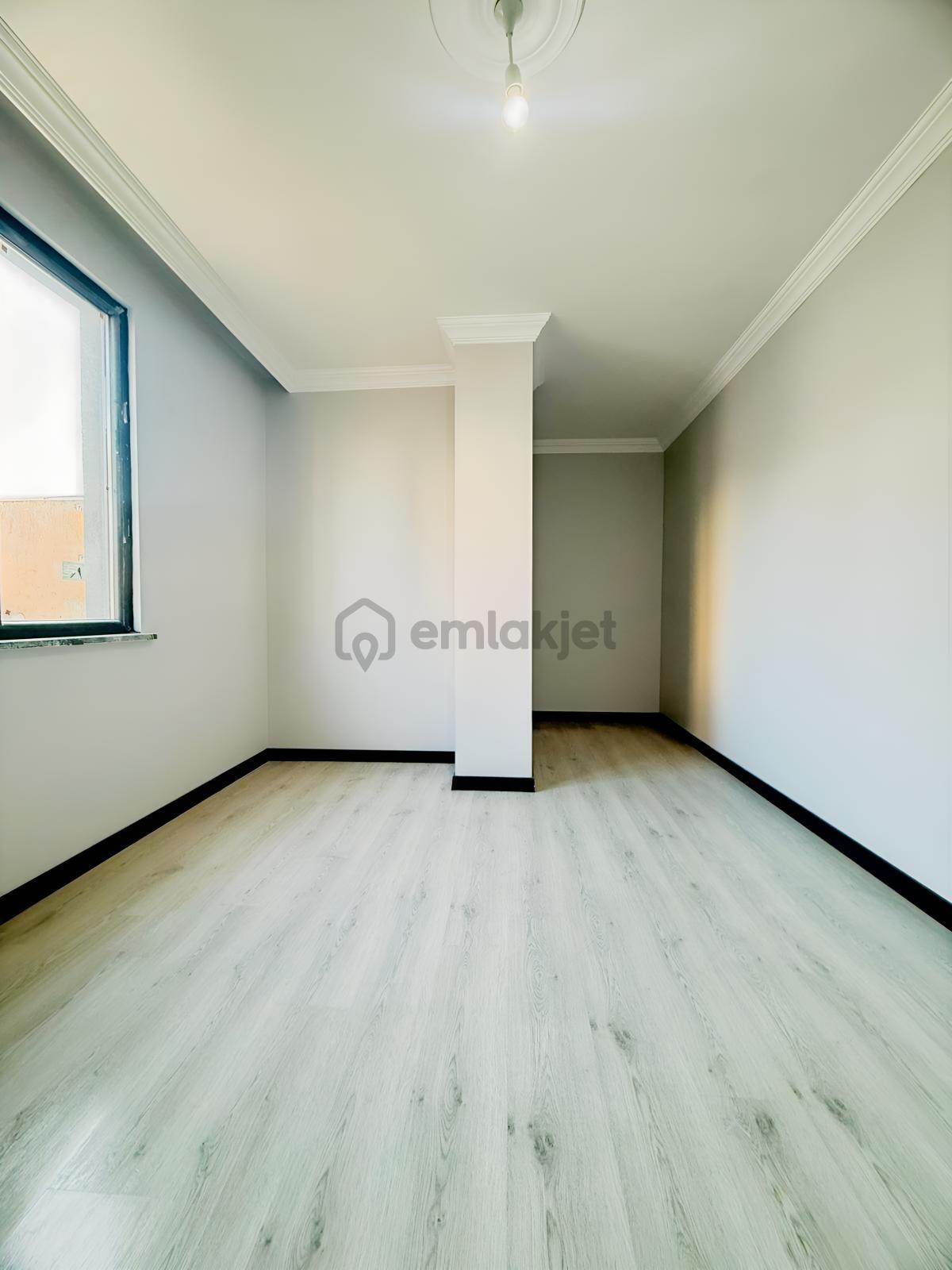 Antalya Caddesi'nde Cadde Cepheli! Oturuma Hazır Ebeveynli 2+1 - 9