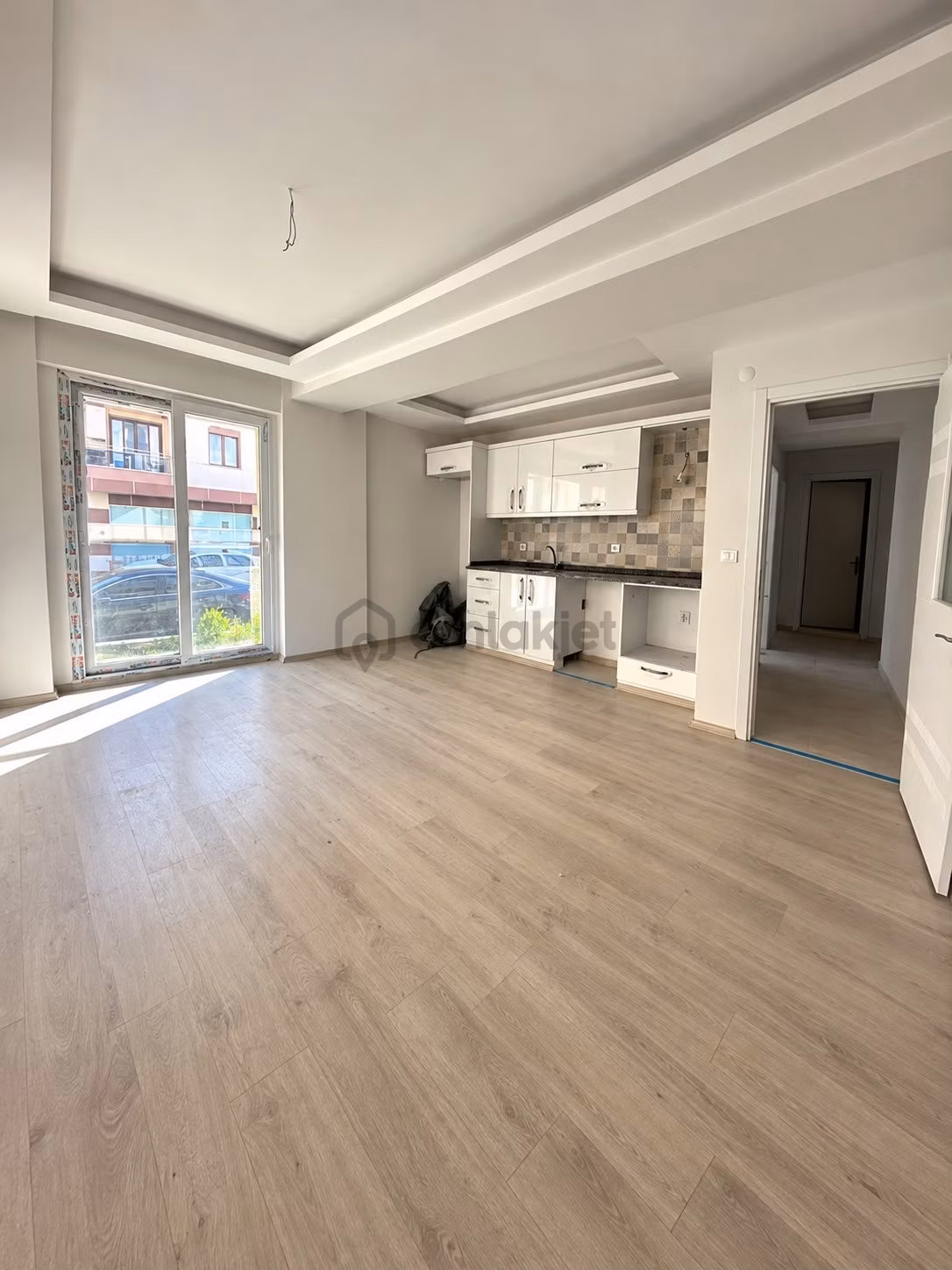 Karabağlar Sevgi Mahallesi’nde Şehit Fethi Bey Lisesi Arkasında Kiralık 2+1 Daire