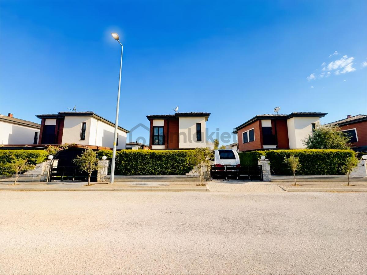 Denize Yakın,havuzlu Sitede Ferah Ve Havadar 3+1 Vill - 4
