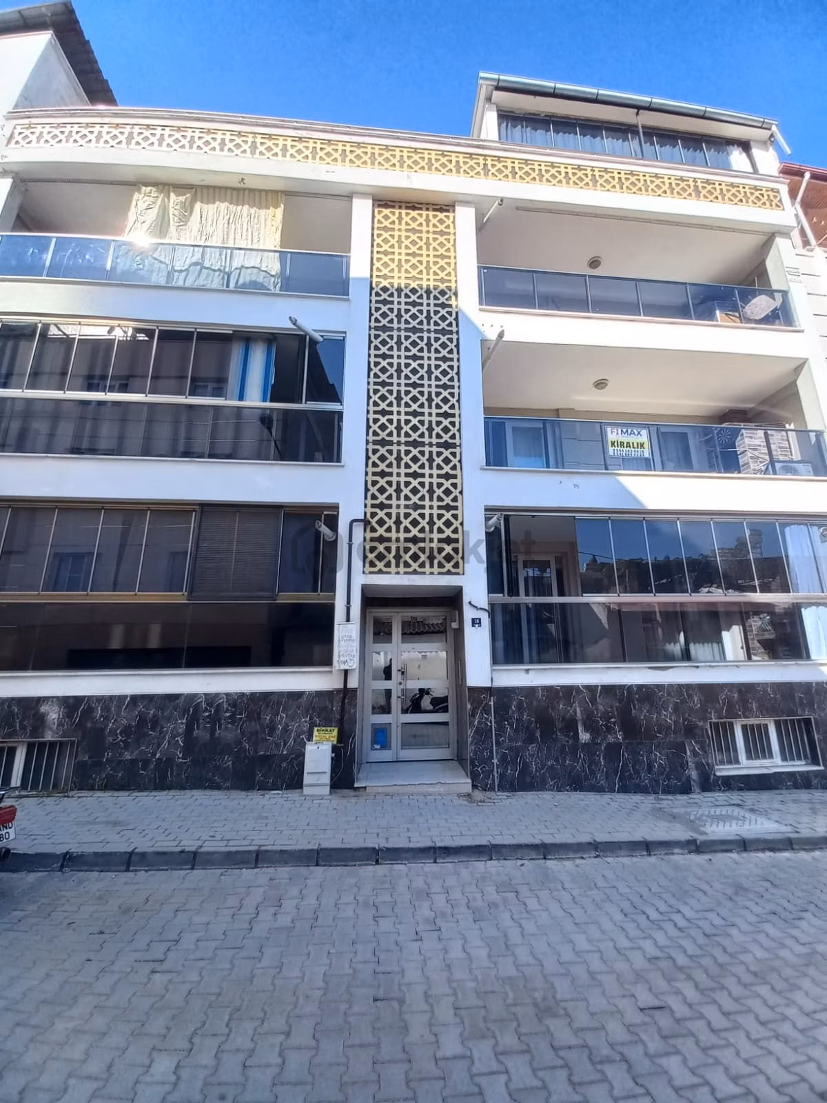 Yıldıztepe Mah. Ara Katta, Doğalgazlı, Çift Balkonlu Ve Taşınmaya Hazır Geniş 3+1 Kiralık Daire