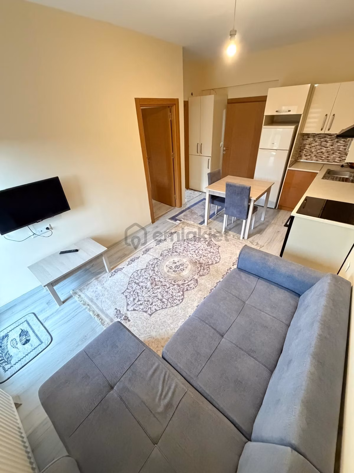Eminevime Uygun-kat Mülkiyetli-balkonlu-boyalı-temiz-1+1 Eşyalı