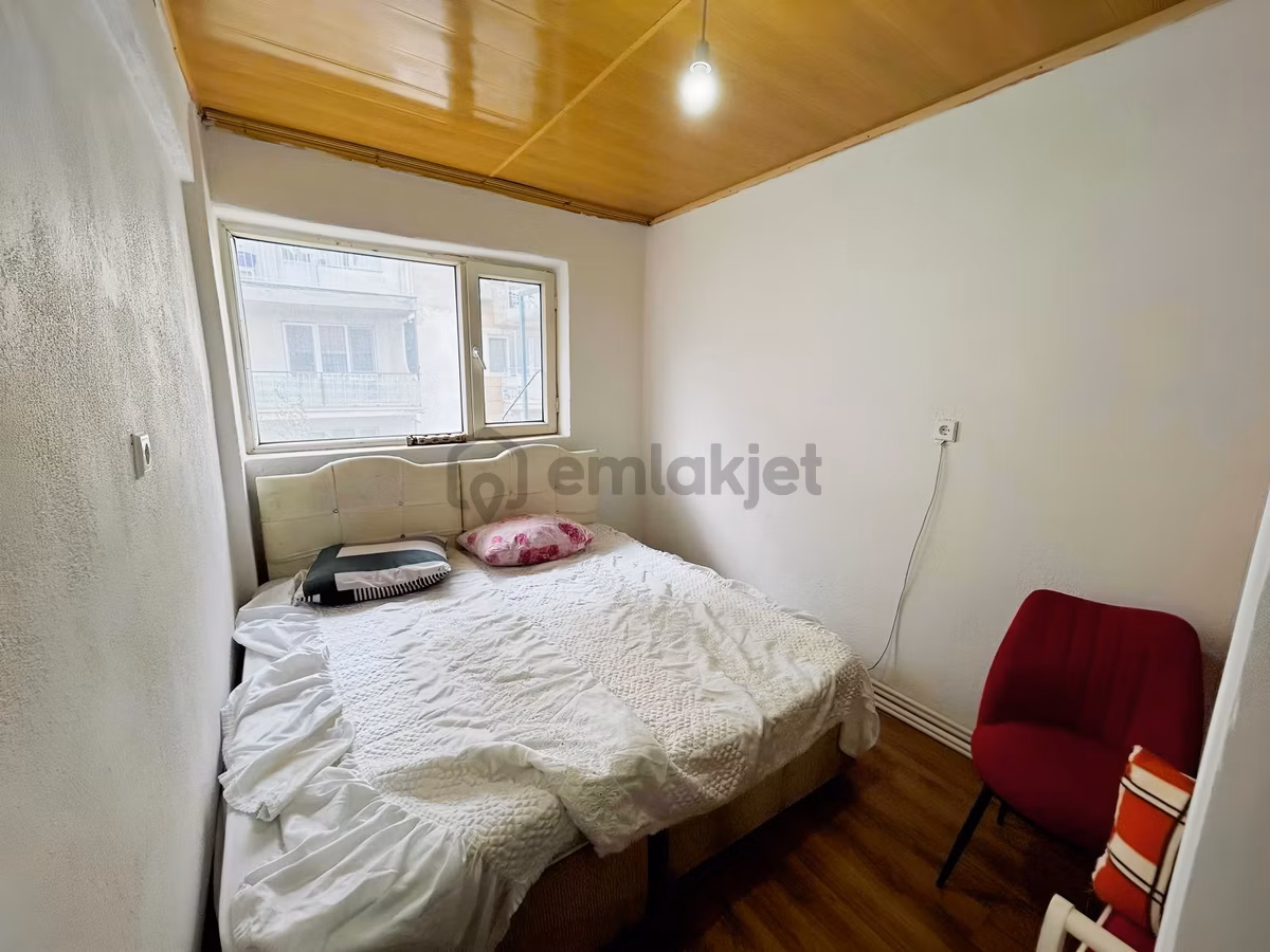 Bornovada 2+1 Kapalı Mutfak Doğalgazlı Eşyalı Kiralık Daire - 4