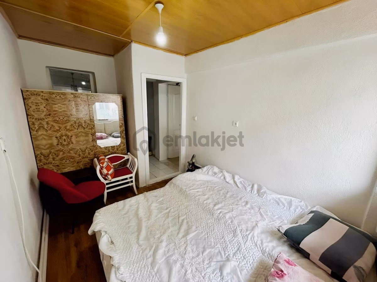 Bornovada 2+1 Kapalı Mutfak Doğalgazlı Eşyalı Kiralık Daire - 3