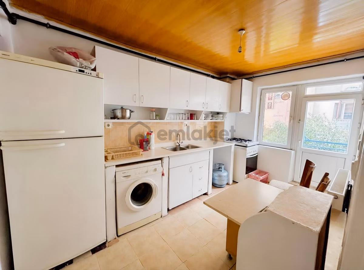 Bornovada 2+1 Kapalı Mutfak Doğalgazlı Eşyalı Kiralık Daire