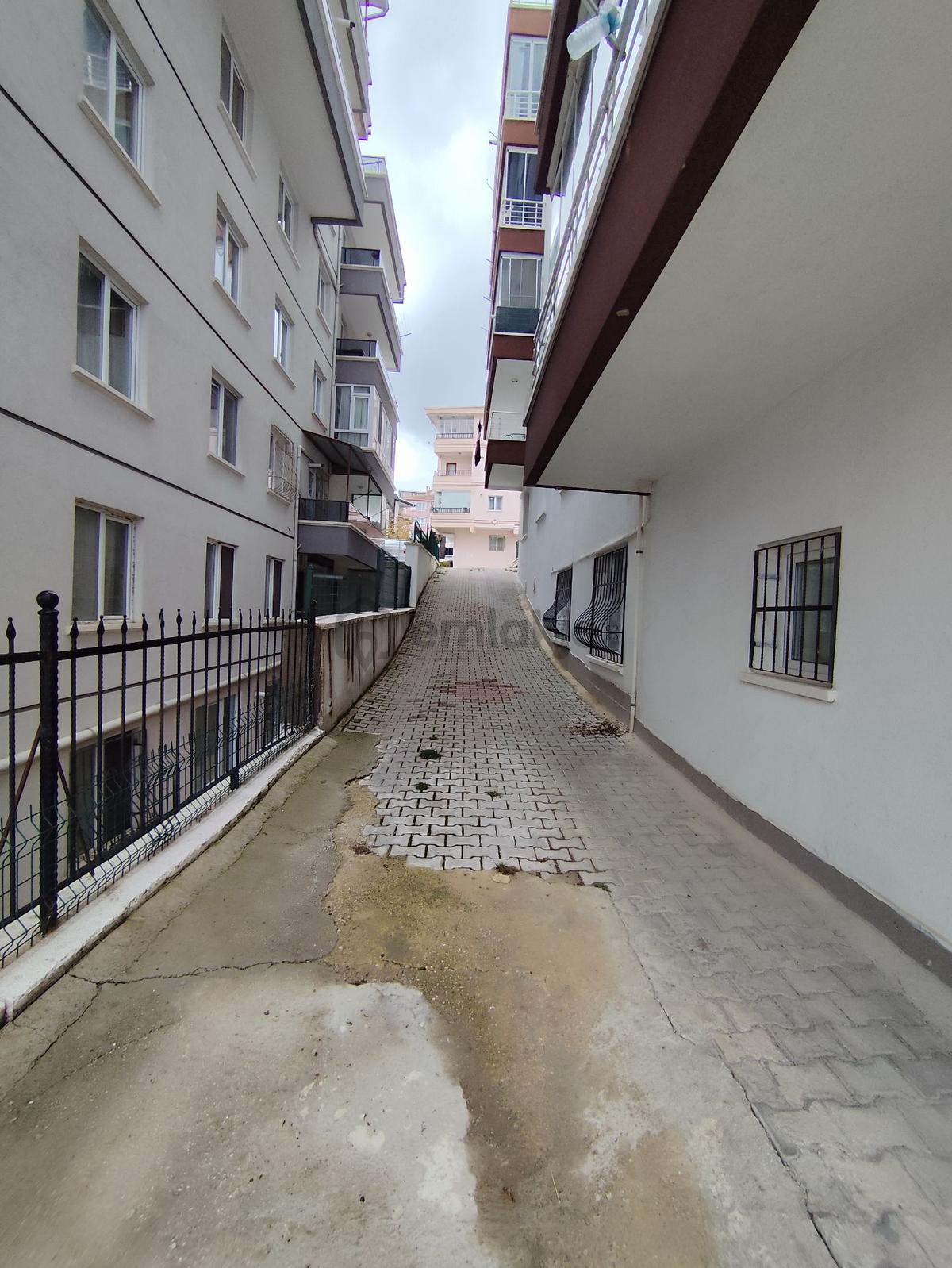 Sahibinden Yeni Bina Asansörlü Manzaralı - 13
