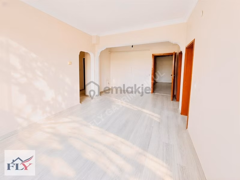 Tarabya'da Metro Ve Sahile Yakın Bahçeli Kiralık 3+1 - 3