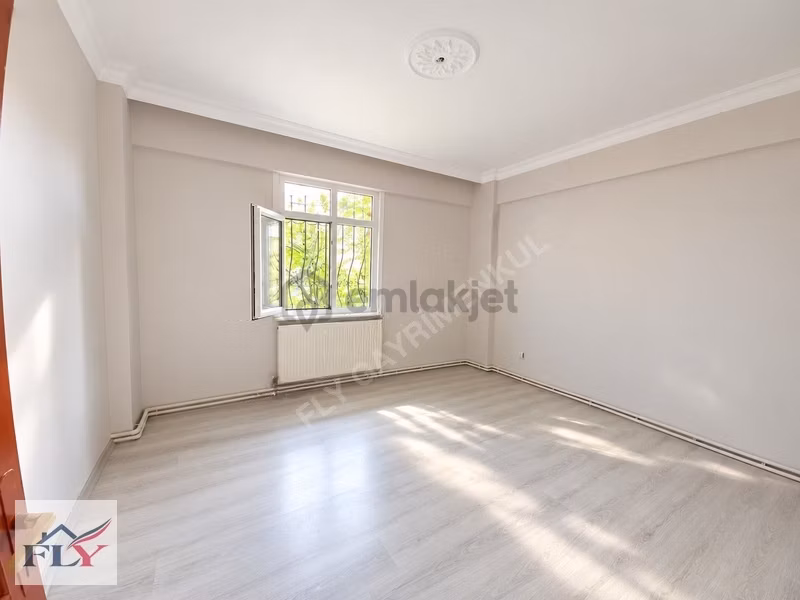 Tarabya'da Metro Ve Sahile Yakın Bahçeli Kiralık 3+1 - 16