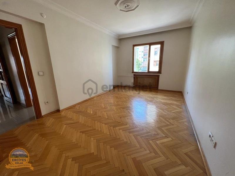 Erciyes'den Erenköy'de 3+1 Balkonlu 155 M2 Ebeveyn Banyolu - 29
