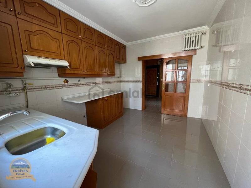 Erciyes'den Erenköy'de 3+1 Balkonlu 155 M2 Ebeveyn Banyolu - 20
