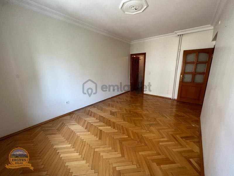 Erciyes'den Erenköy'de 3+1 Balkonlu 155 M2 Ebeveyn Banyolu - 30