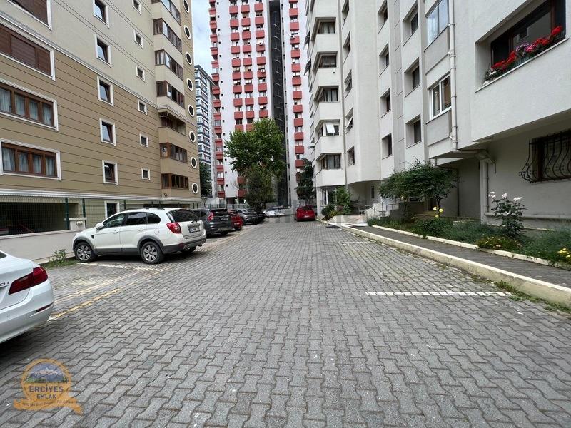 Erciyes'den Erenköy'de 3+1 Balkonlu 155 M2 Ebeveyn Banyolu - 2