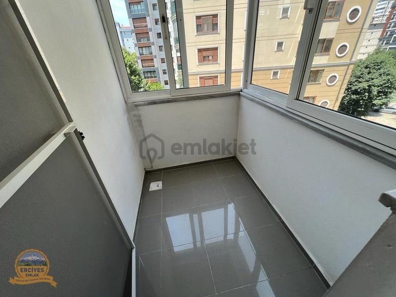 Erciyes'den Erenköy'de 3+1 Balkonlu 155 M2 Ebeveyn Banyolu - 19