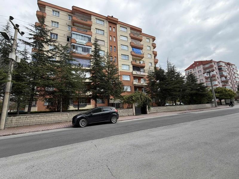 Adliye Yakını Karşehir Sitelerinde 3+1 Arakat Satılık Daire