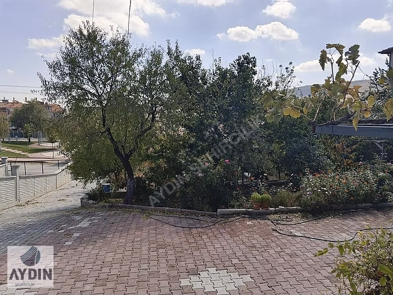 Aydın Satıyordan Gödenede 550m2 Bahçe İçinde Müstakil 3+1 Ev