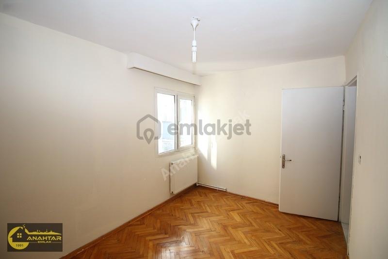 Basın Sitesi'nde Doğalgazlı Otoparklı Kiralık Daire - 34