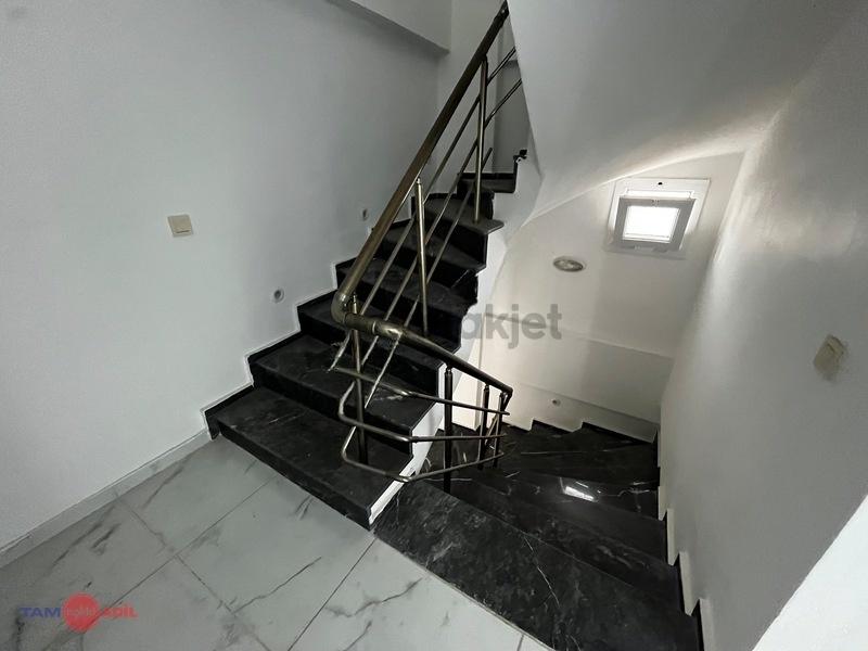 Dikili Cumhuriyet Mahallesinde Kiralık Villa - 15