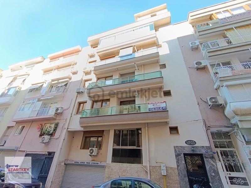 Karşıyaka Dedebaşı Nergiz Çarşısında 1.kat 2+1 Kiralık Daire