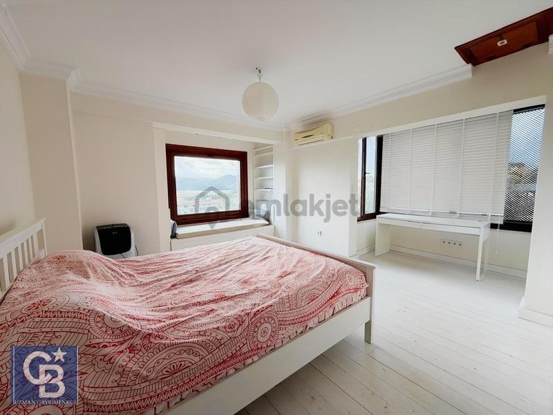 Cb' Den Akyaka' Da Deniz Manzaralı Tripleks Havuzlu Villa - 15