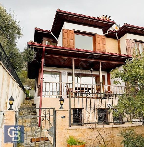 Cb' Den Akyaka' Da Deniz Manzaralı Tripleks Havuzlu Villa