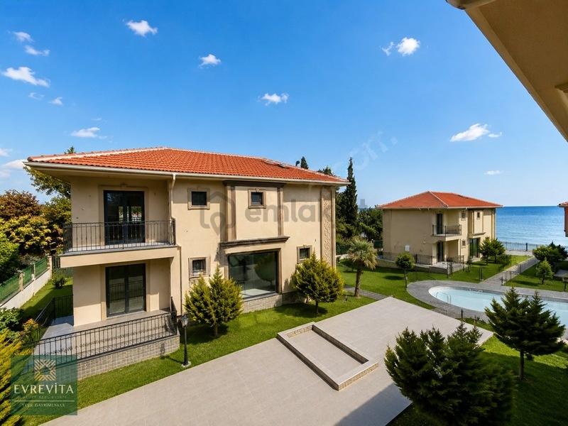 Silivri'de Butik Sitede Denize Sıfır Lüks Villa - 18