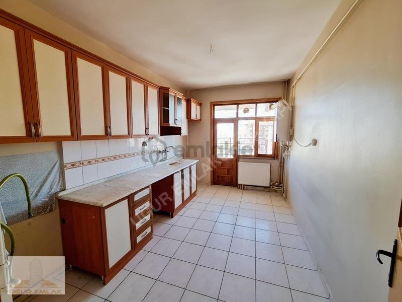 Bosna Caddesi'nde Satılık 2+1 Daire (110m², Kampüs Yakını) - 3