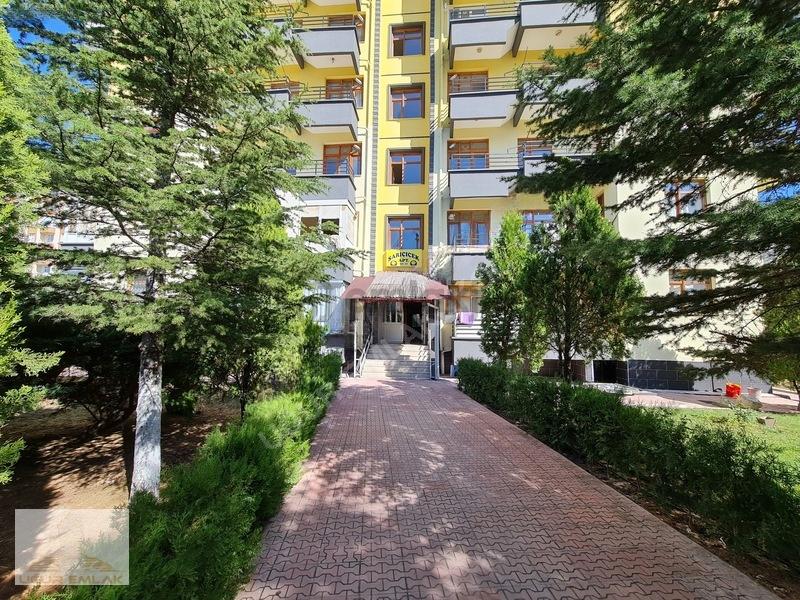 Bosna Caddesi'nde Satılık 2+1 Daire (110m², Kampüs Yakını)