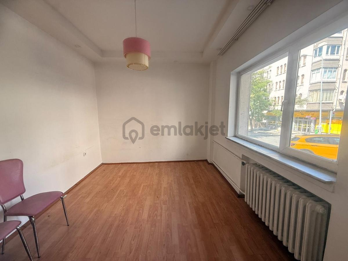 Tunalı Hilmi Caddesinde Ön Cephe 2+1 Oto Parklı Giriş Kat - 13