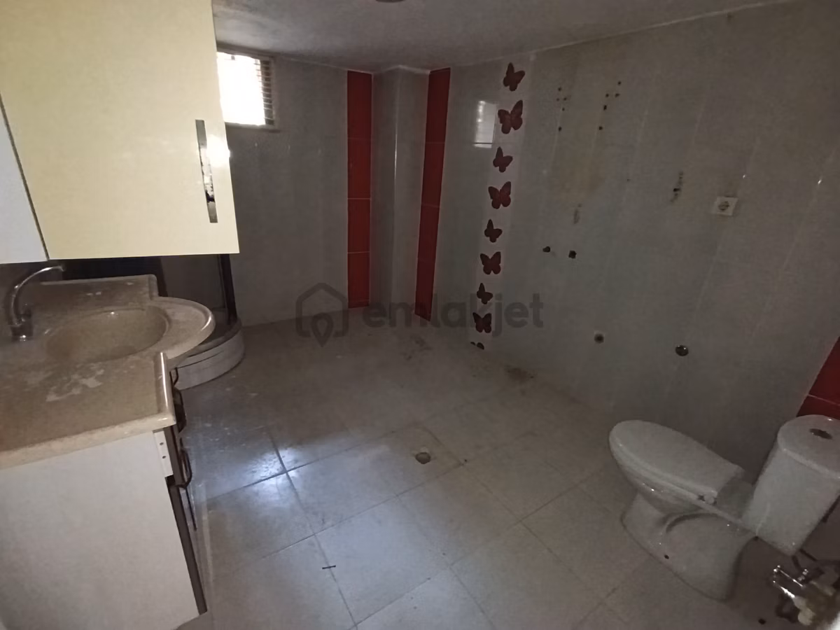 Latife Hanım Mahallesinde Geniş 3+1 Bakımlı Kiralık Daire - 15
