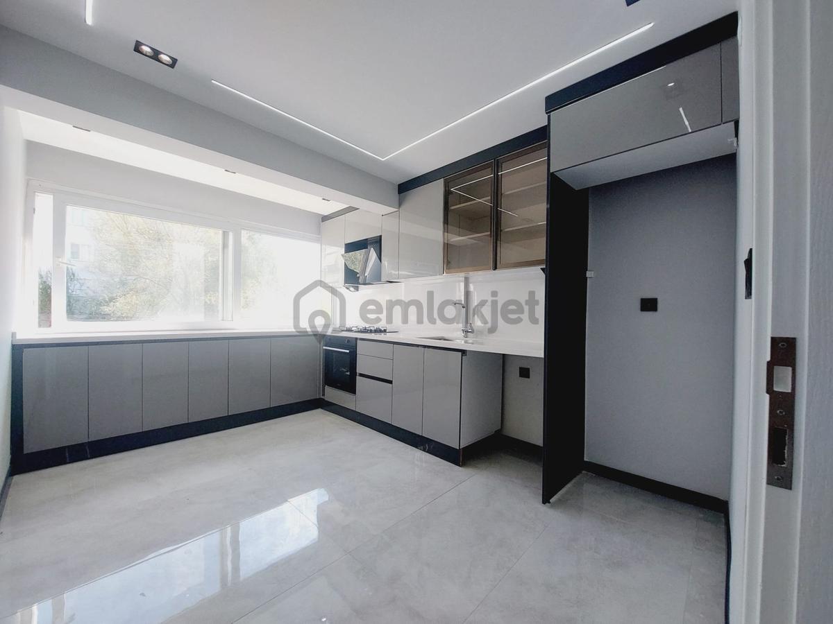 Denizden Akçayda Denize 150 M Geniş Masrafsız Satılık 2+1 Daire.