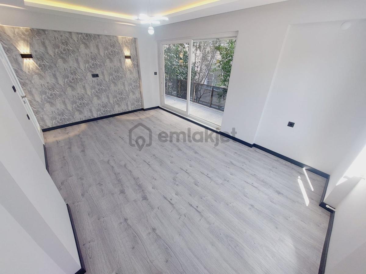 Denizden Akçayda Denize 150 M Geniş Masrafsız Satılık 2+1 Daire. - 2