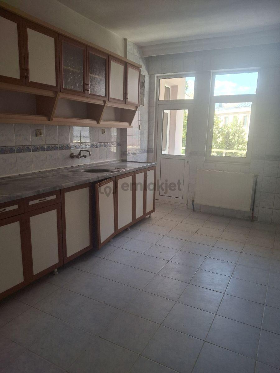Milli Eğemenlik Caddesinde 3+1 Kiralık Daire - 8