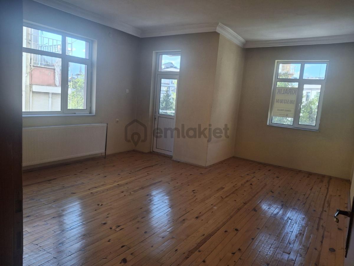 Milli Eğemenlik Caddesinde 3+1 Kiralık Daire - 7