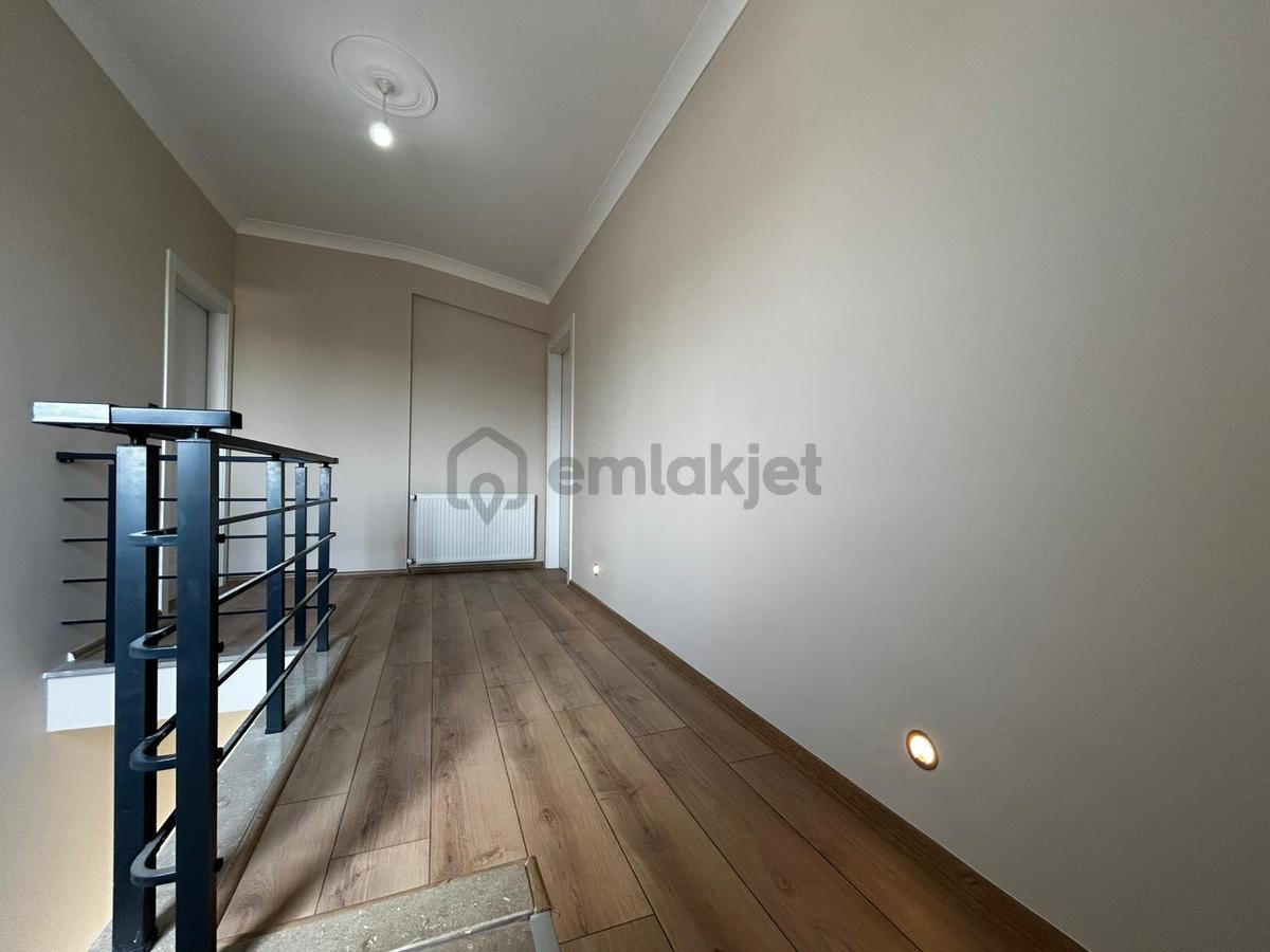 Yüksel'den Turhanbey'de Kapalı Otoparklı 220m² 3+1 Dubleks - 24