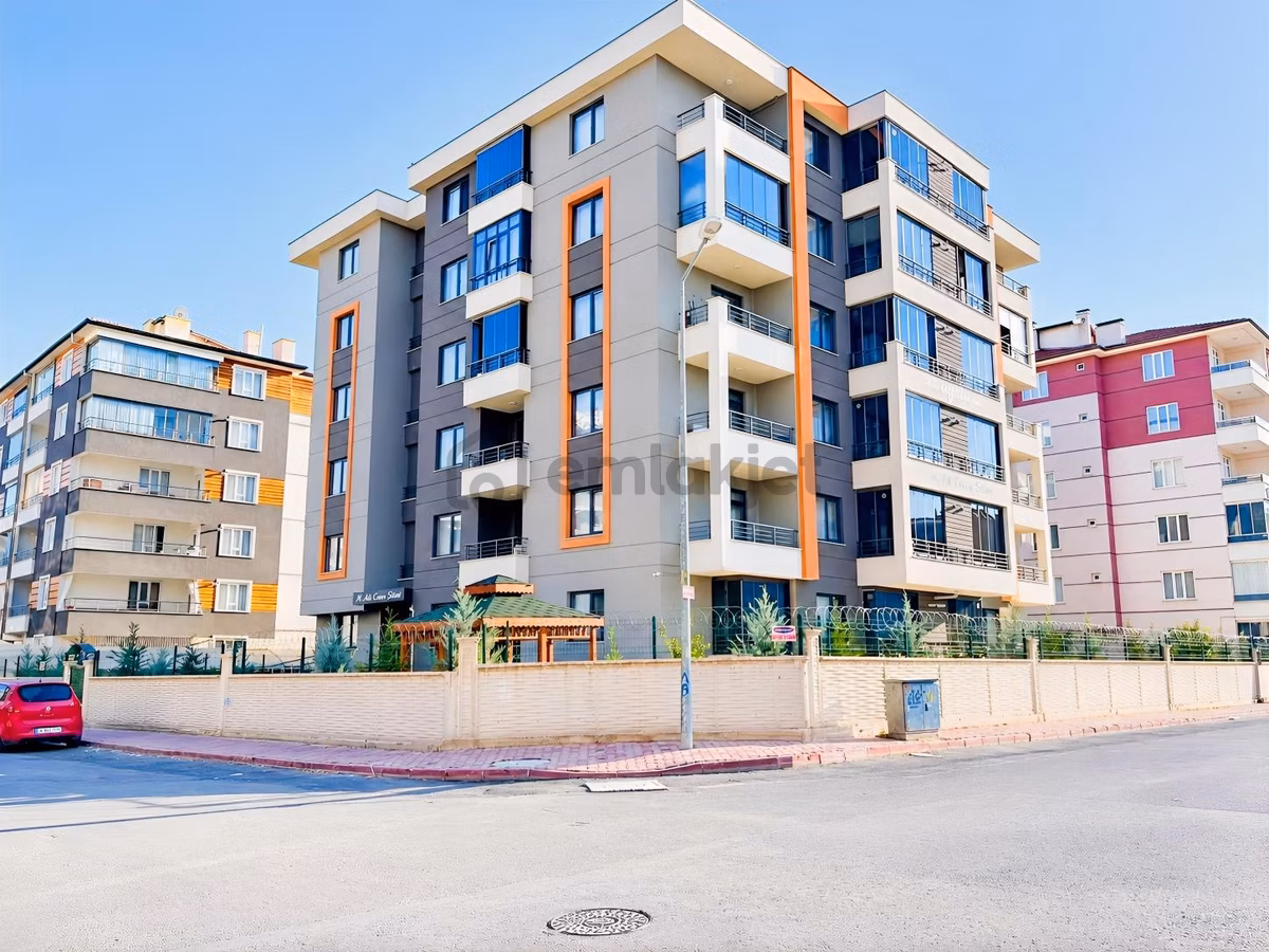 Erenler Mahallesinde Sıfır Ayarında 2+1 Site İçi Kiralık Daire