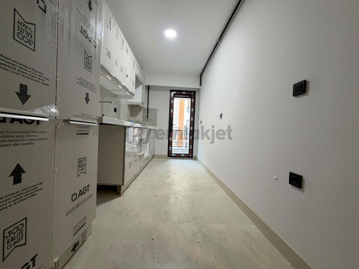Bahçelievler Basın Sitesinde Sıfır Binada 2+1 Ön Cephe Ara Kat - 15