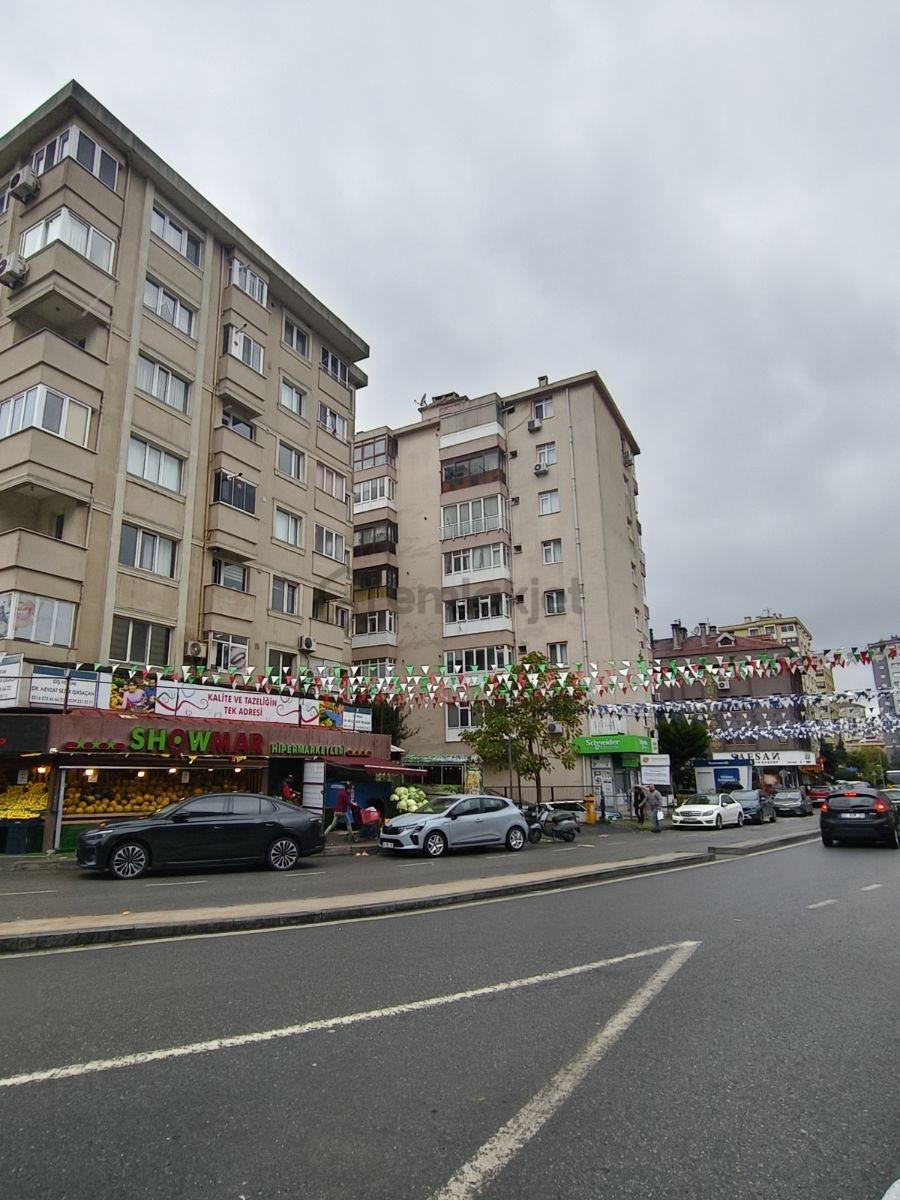 Ataşehir İçerenköyde Caddeüzerinde Kiralık 2 Katlı Bina