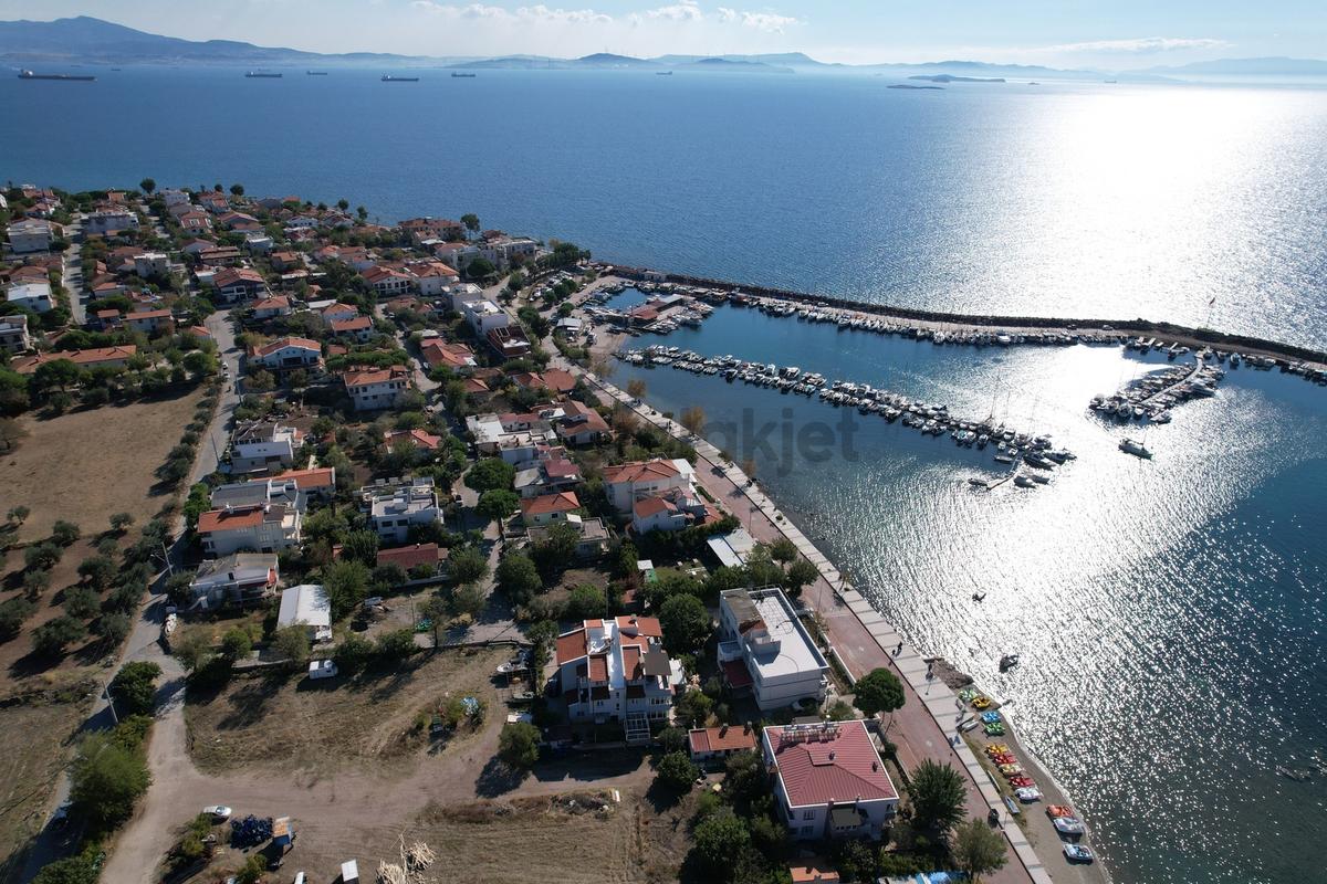 Çandarlının En Değerli Yerinde Ada Mevkinde 374 M2 Satılık Arsa - 16