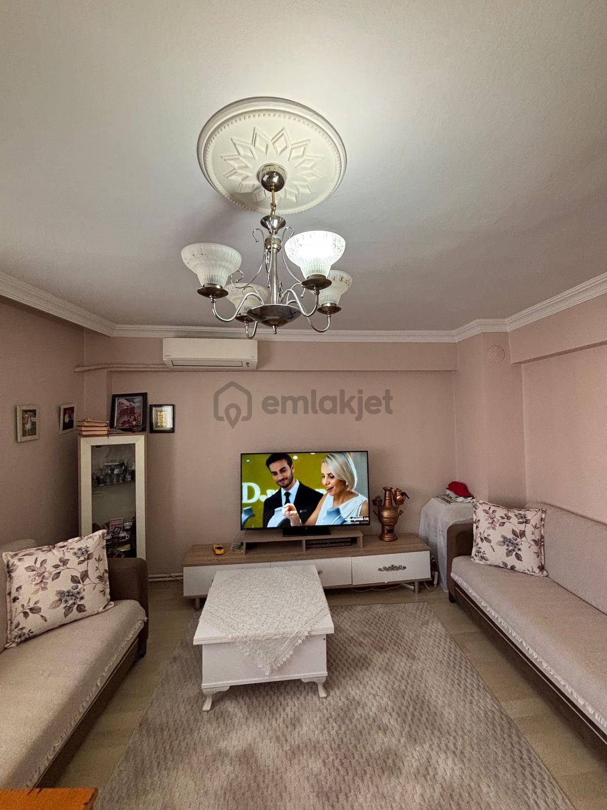 Vali Rahmi Mahallesi Forbes Sokakta 2+1 Satılık Daire - 4
