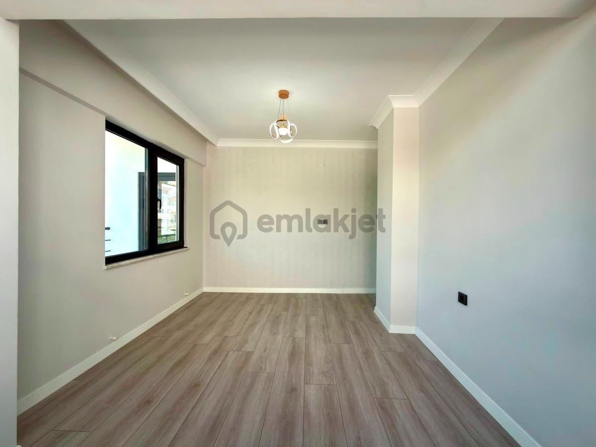 Referans'tan Akçay Merkez'de Ara Kat Ön Cephe Modern 2+1 Daire - 10
